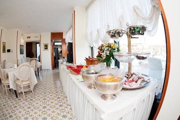 Hotel Colonna Brindisi Bagian luar foto